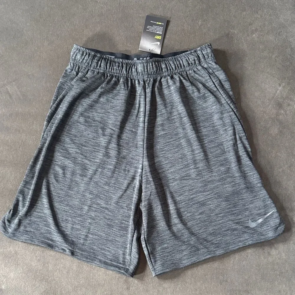 Nike Dry Men’s Gray Training Shorts Standard Fit Size M NWT
